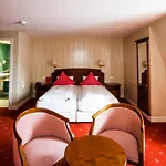 Carlton-europe Vintage Adults Hotel