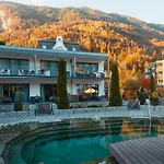Hotel Carlton-europe Vintage Adults