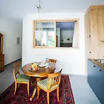 Carlton-europe Vintage Adults Hotel