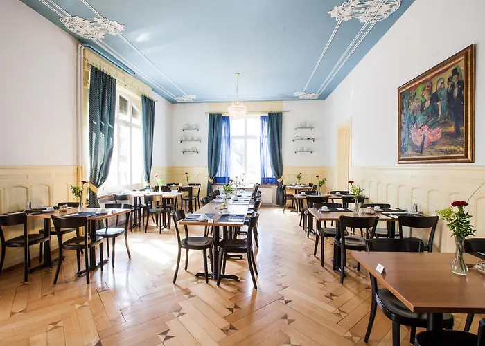 Carlton-europe Vintage Adults